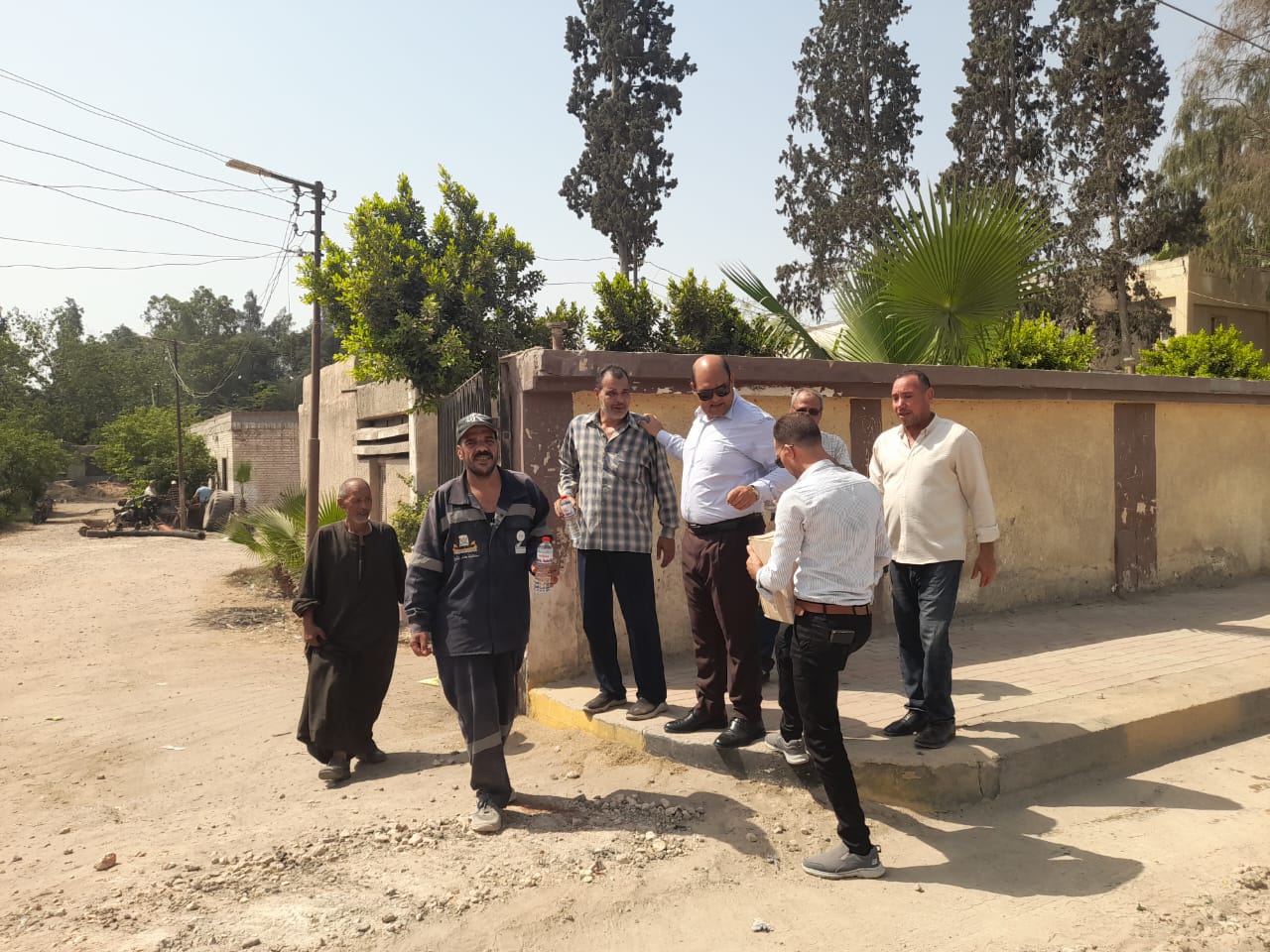 جانب من توزيع العصائر