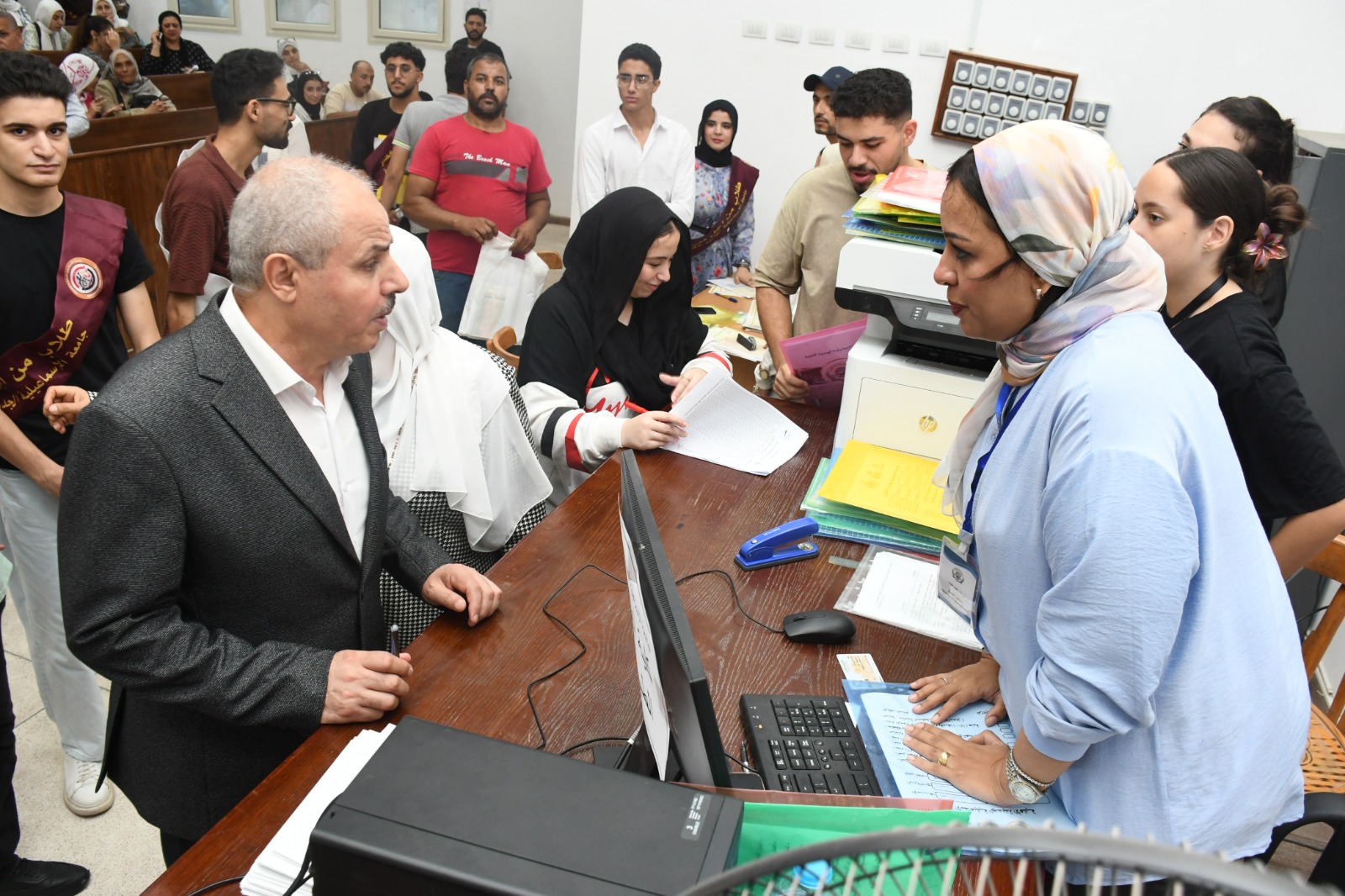 جانب من جولة رئيس الجامعة (3)