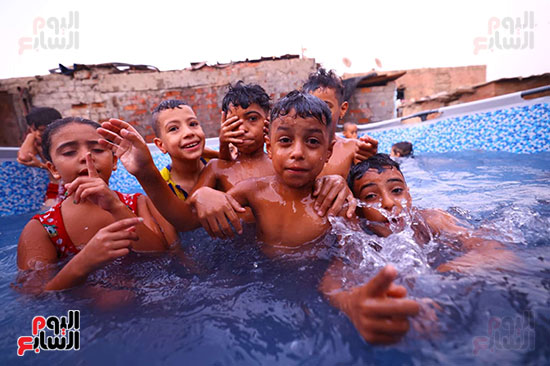 أطفال يلعبون أطفال يلعبون