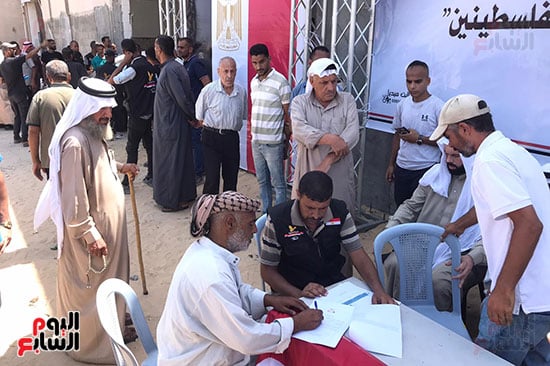 مصر توزع الطرود على النازحين
