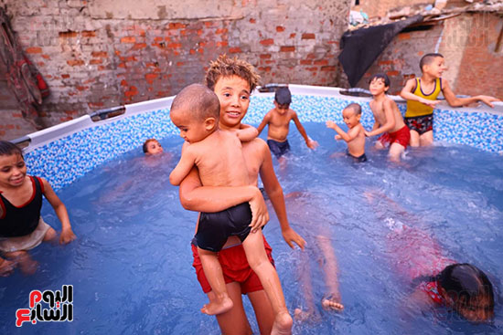 حمام سباحة صغير حمام سباحة صغير