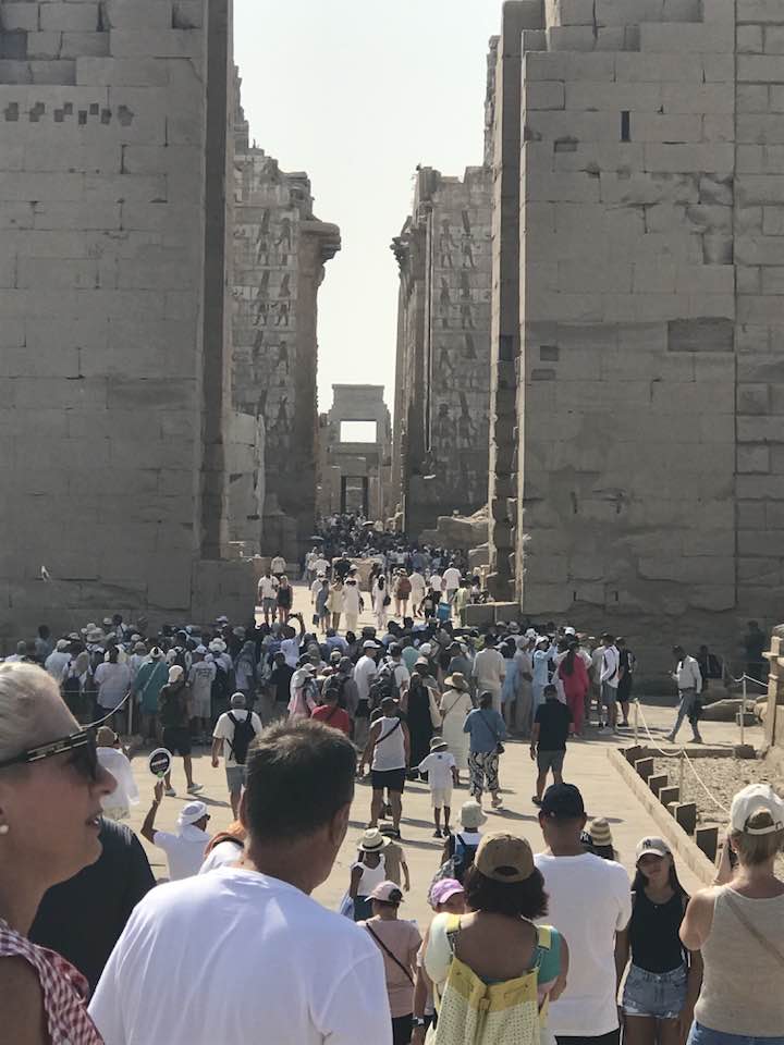 إقبال سياحى ضخم لزيارة معابد الكرنك