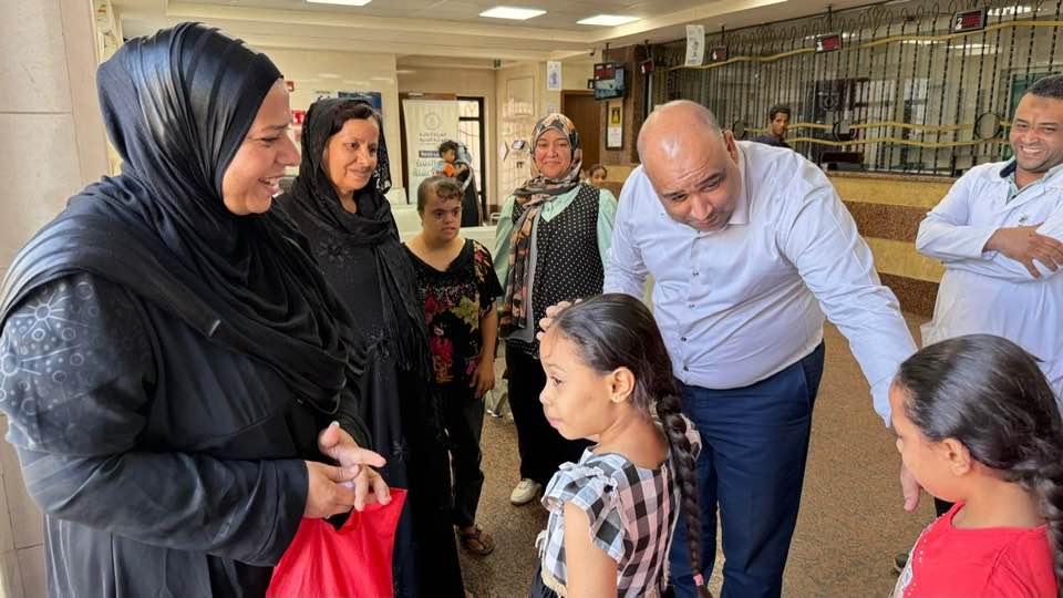 لقاء الأطفال والمواطنين داخل مركز طب أسرة منشأة العمارى لقاء الأطفال والمواطنين داخل مركز طب أسرة منشأة العمارى
