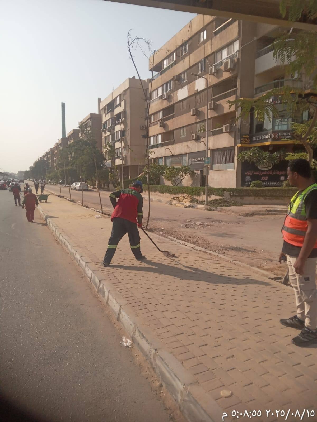 حي البساتين يشن حملات مكثفة لإزالة مخالفات البناء والقمامة حي البساتين يشن حملات مكثفة لإزالة مخالفات البناء والقمامة
