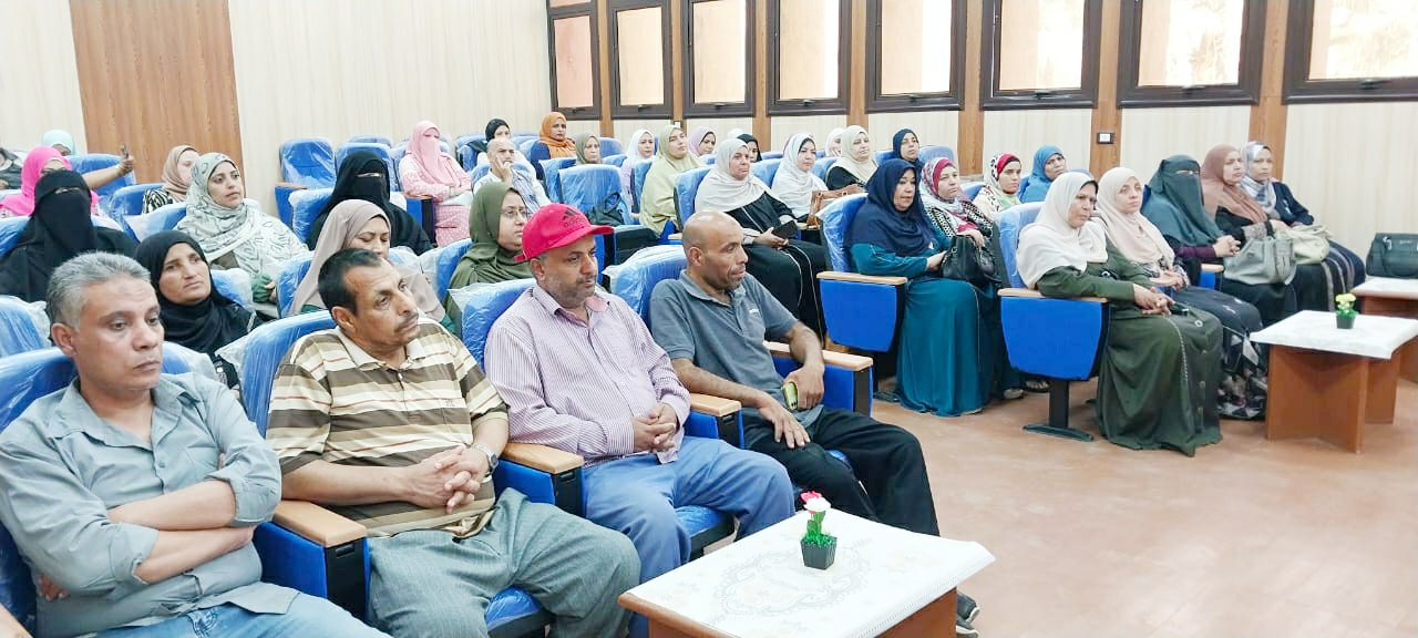 خلال فعاليات الندوة خلال فعاليات الندوة