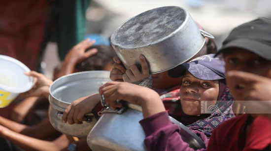 معاناة الحصول على الطعام فى غزة