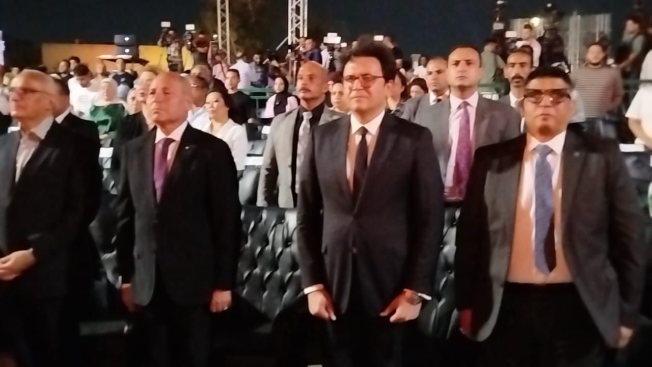 وزير الثقافة ومحافظ القاهرة يصلان الي محكي القلعه للمشاركة في حفل افتتاح مهرجان القلعه (1)