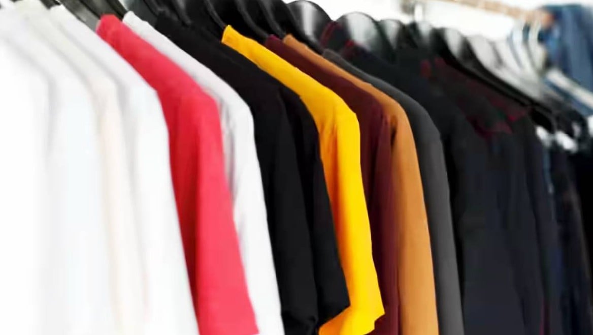 ألوان ملابس مختلفة