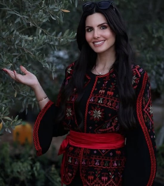 نادين أيوب بزى فلسطينى