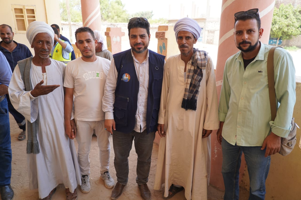 الأهالى يعبرون عن فرحتهم الأهالى يعبرون عن فرحتهم