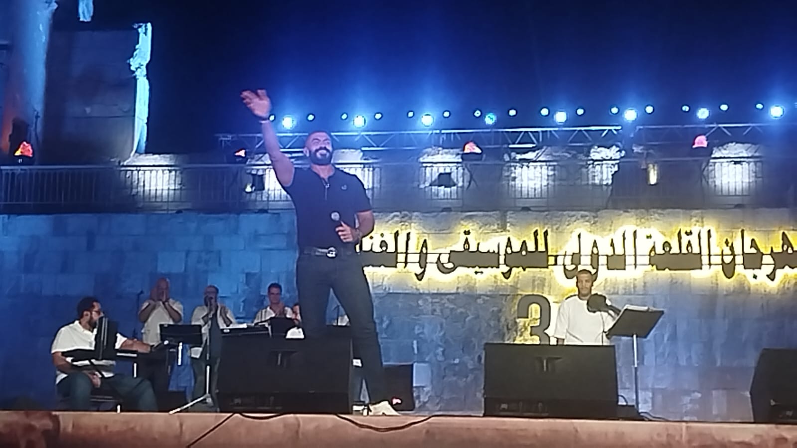 خالد سليم يُحيي ليلة ساحرة في الليلة الثانية لمهرجان القلعة الدولي للموسيقى والغناء (4)