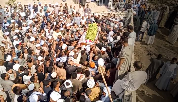 جنازة مهيبة