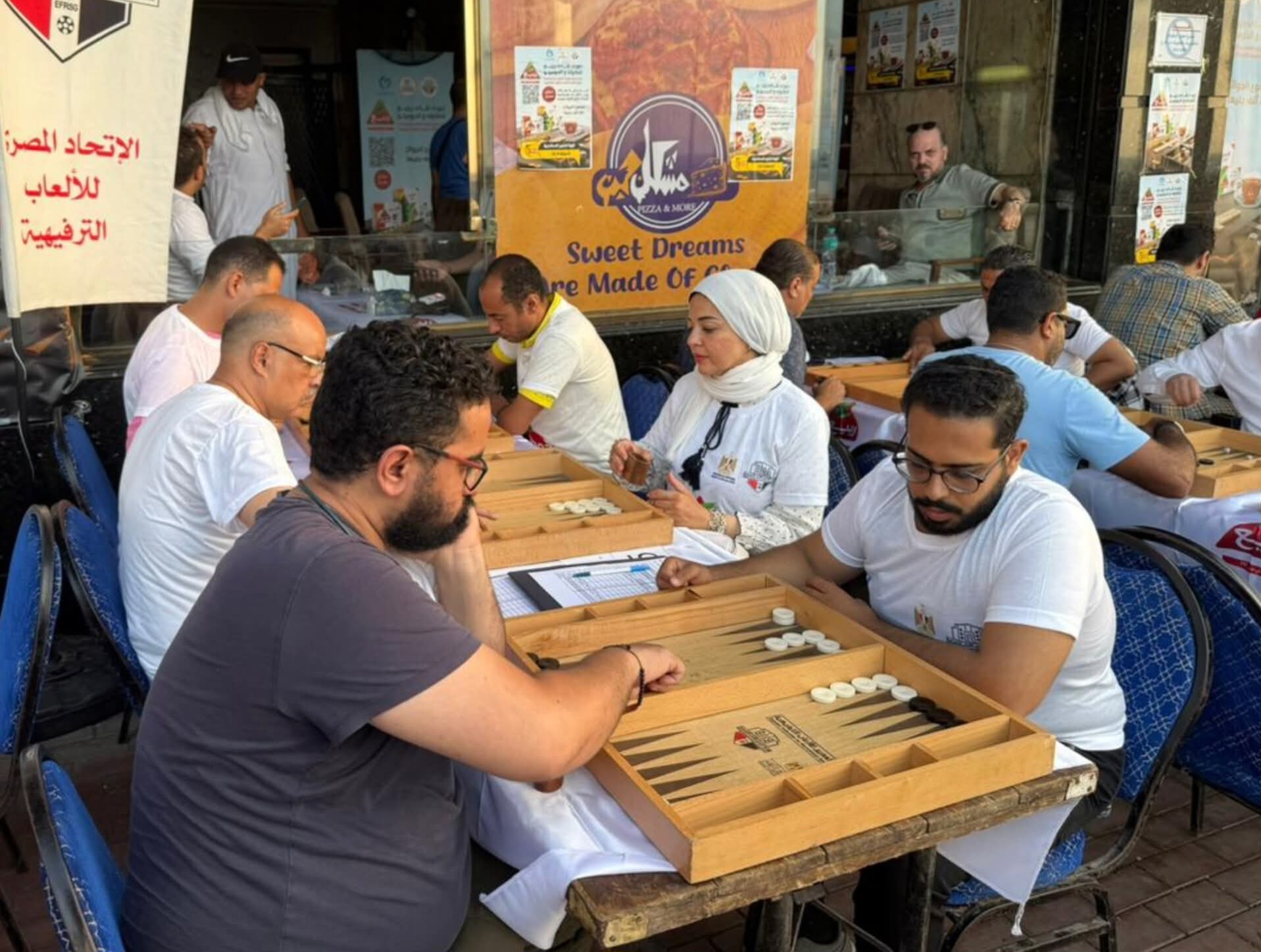 مشاركة للرجال والنساء