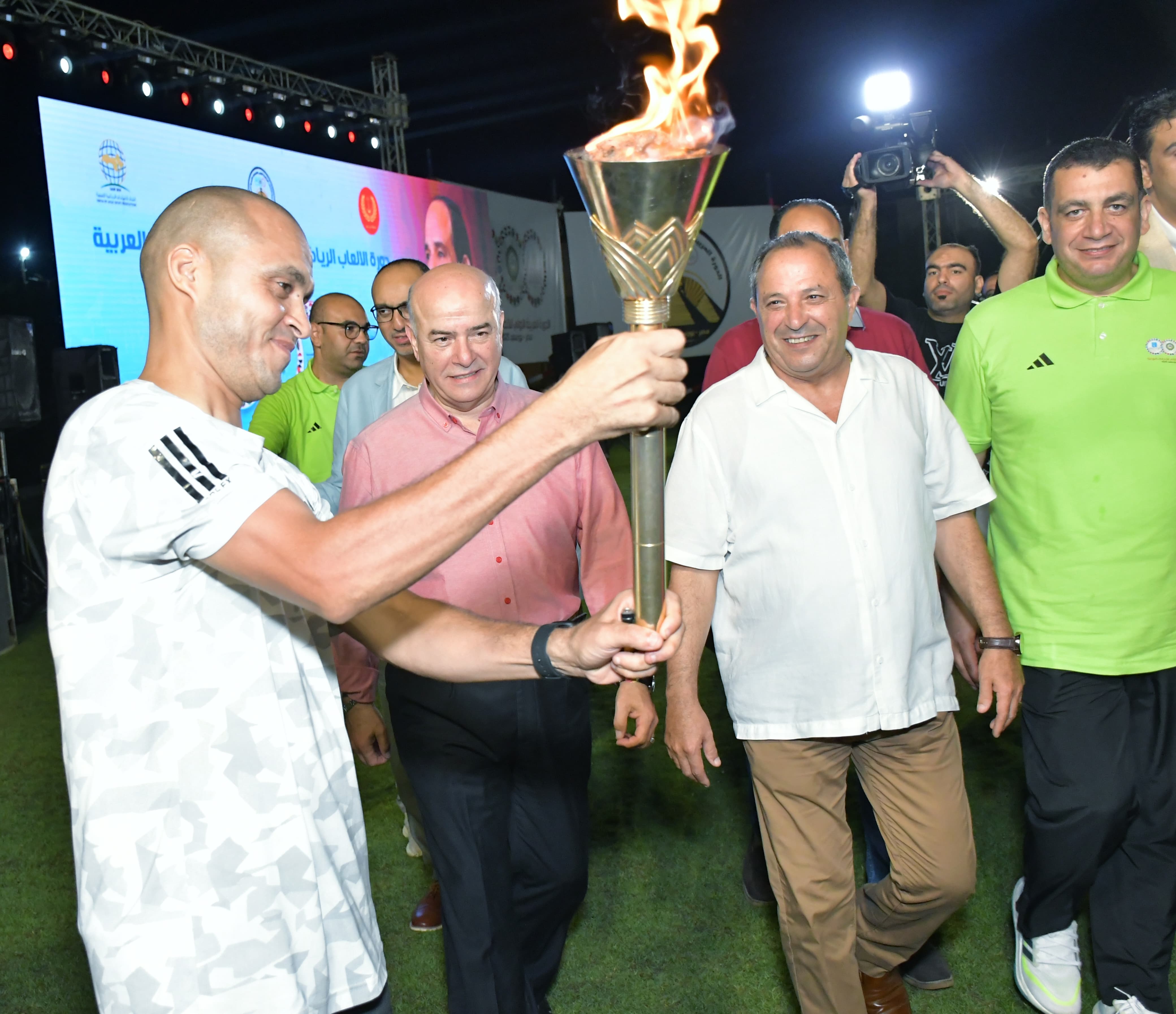 الشعلة في افتتاح دورة الالعاب العربية الرياضية