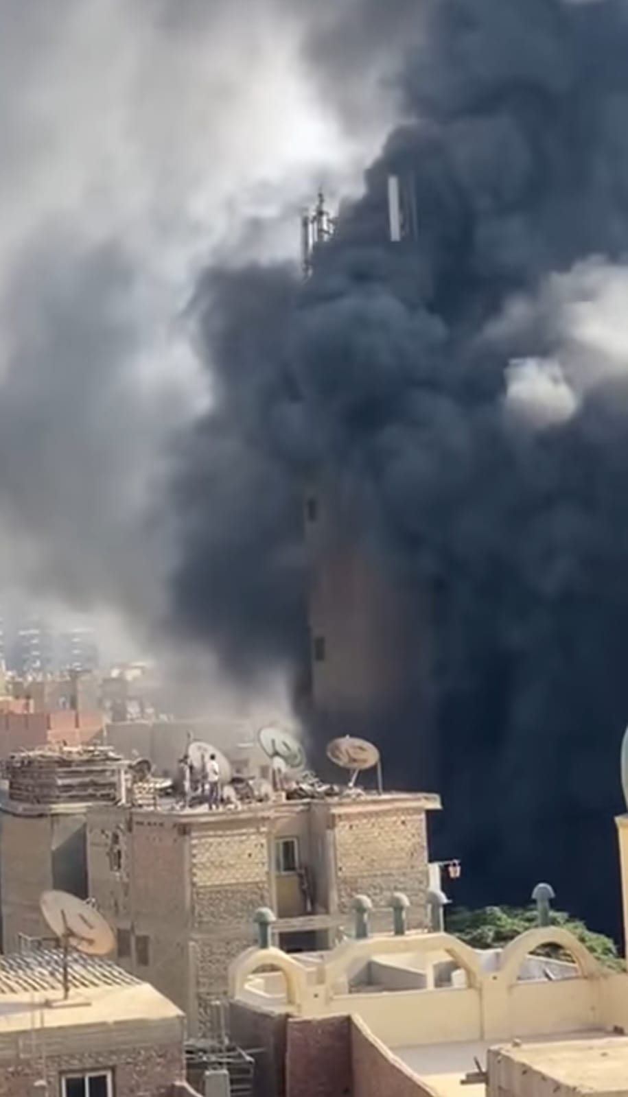 حريق مخزن المواسير البلاستيك (3)