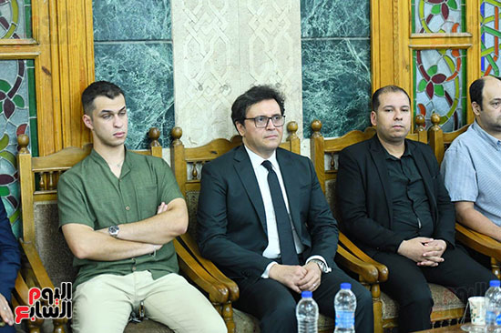 أحمد فؤاد هنو وزير الثقافة خلال العزاء أحمد فؤاد هنو وزير الثقافة خلال العزاء