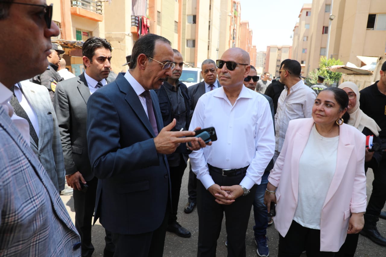 محافظ القاهرة ومدير الأمن يقودان حملة لإزالة العشوائية (3) (1)
