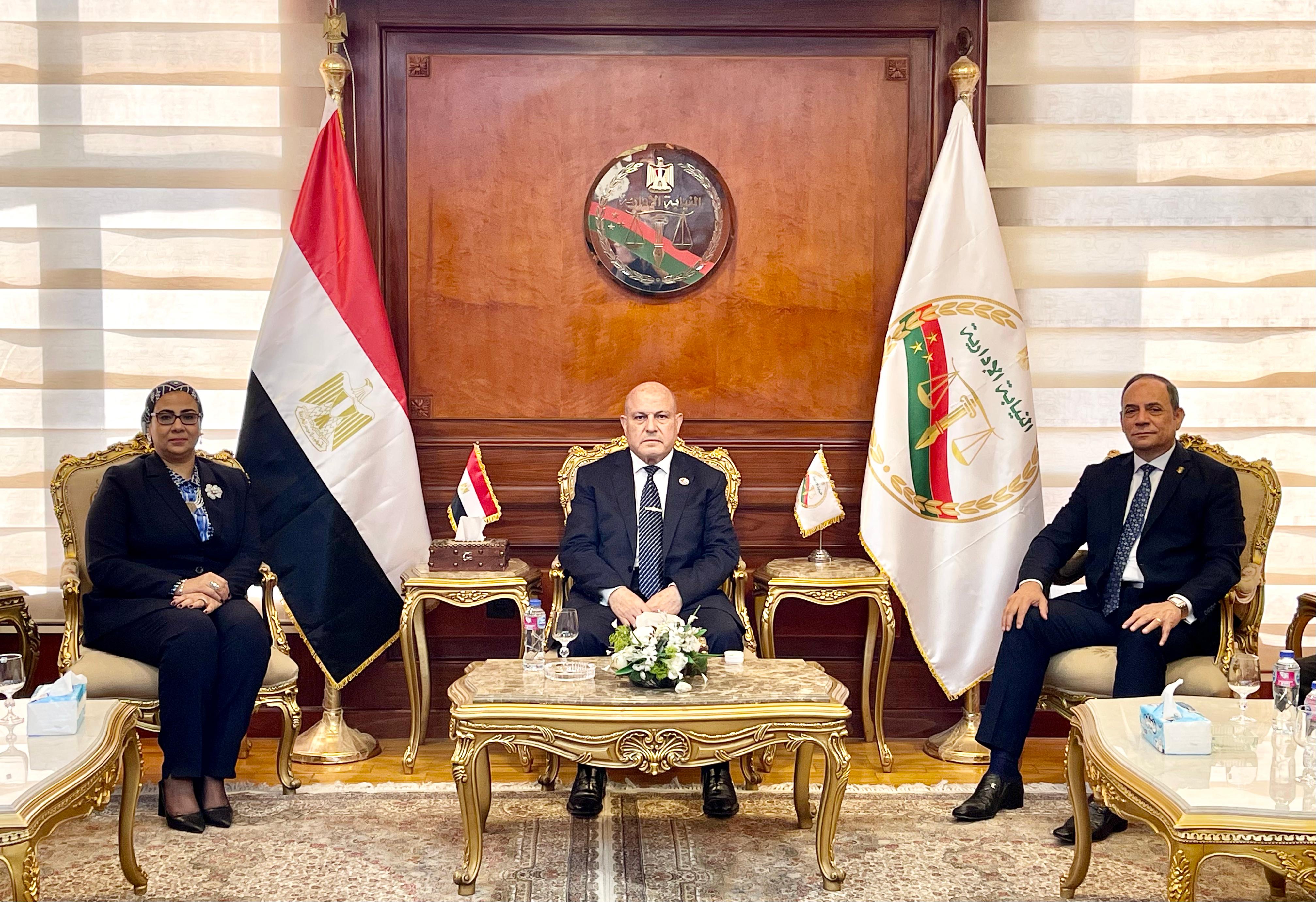 رئيس هيئة النيابة الإدارية يستقبل رئيسة المجلس للمرأة1