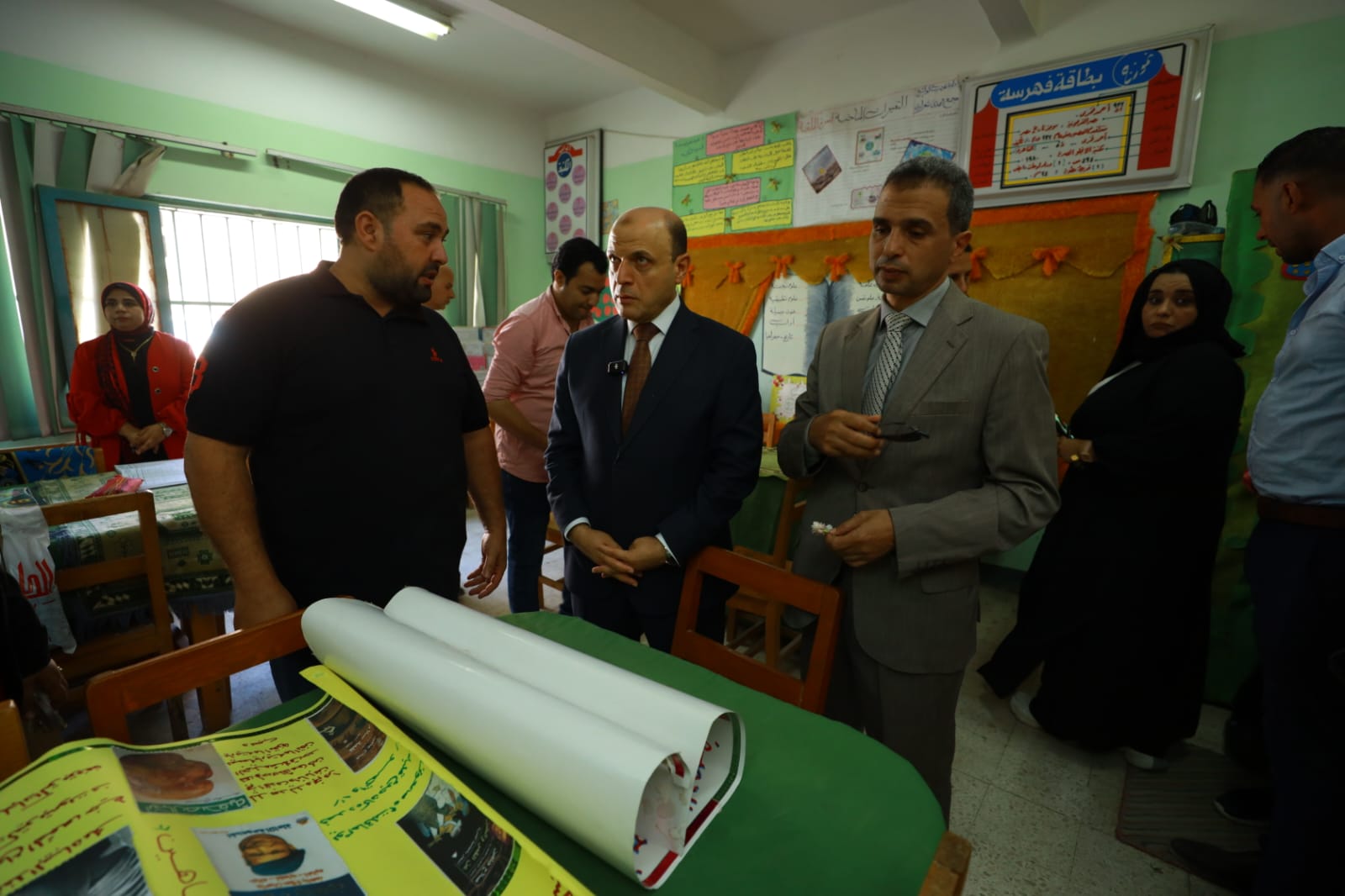 محافظ يتفقد المدارس_1 محافظ يتفقد المدارس_1