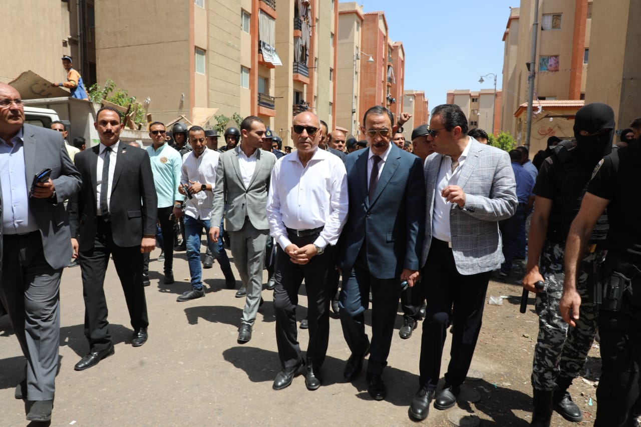 محافظ القاهرة ومدير الأمن يقودان حملة لإزالة العشوائية (7)