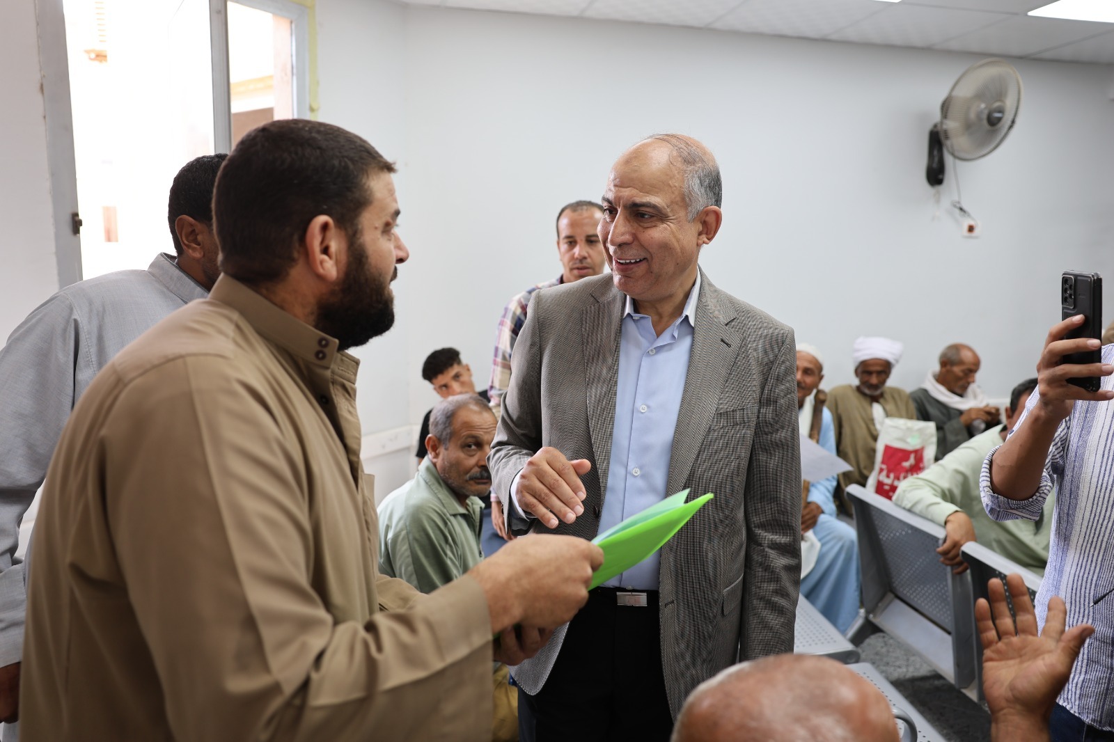 المحافظ وحديث مفتوح مع المواطنين (2)