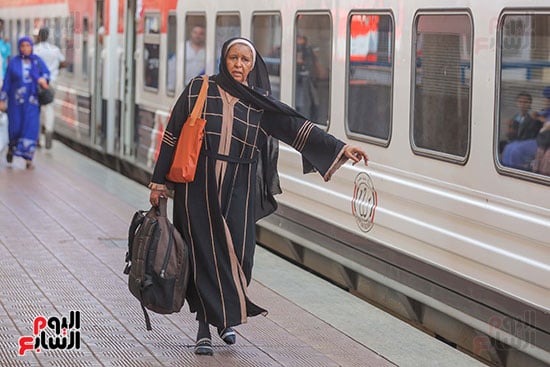 محاولة اللحاق بالقطار من اجل العودة للديار (1)