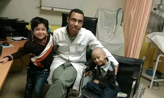 محمود خلال تلقيه العلاج من السرطان محمود خلال تلقيه العلاج من السرطان