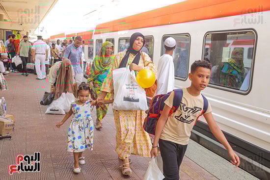 محاولة اللحاق بالقطار من اجل العودة للديار (3)