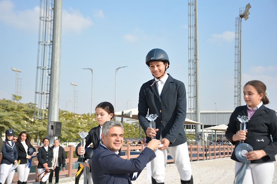 محمود والفوز بالمركز الأول في أحد سباقات الفروسية محمود والفوز بالمركز الأول في أحد سباقات الفروسية