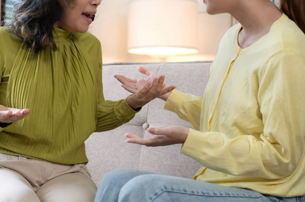 خلافات غريبة بين أم وابنتها في الصين