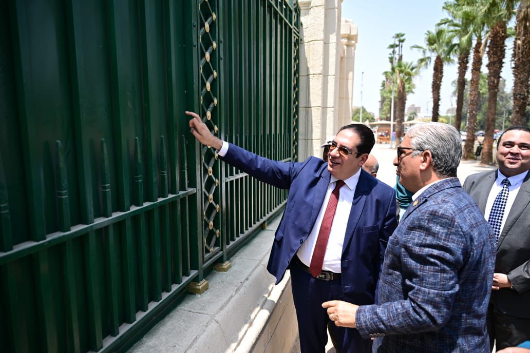 رئيس جامعة القاهرة يتفقد أعمال الترميم والصيانة لسور الحرم الجامعي