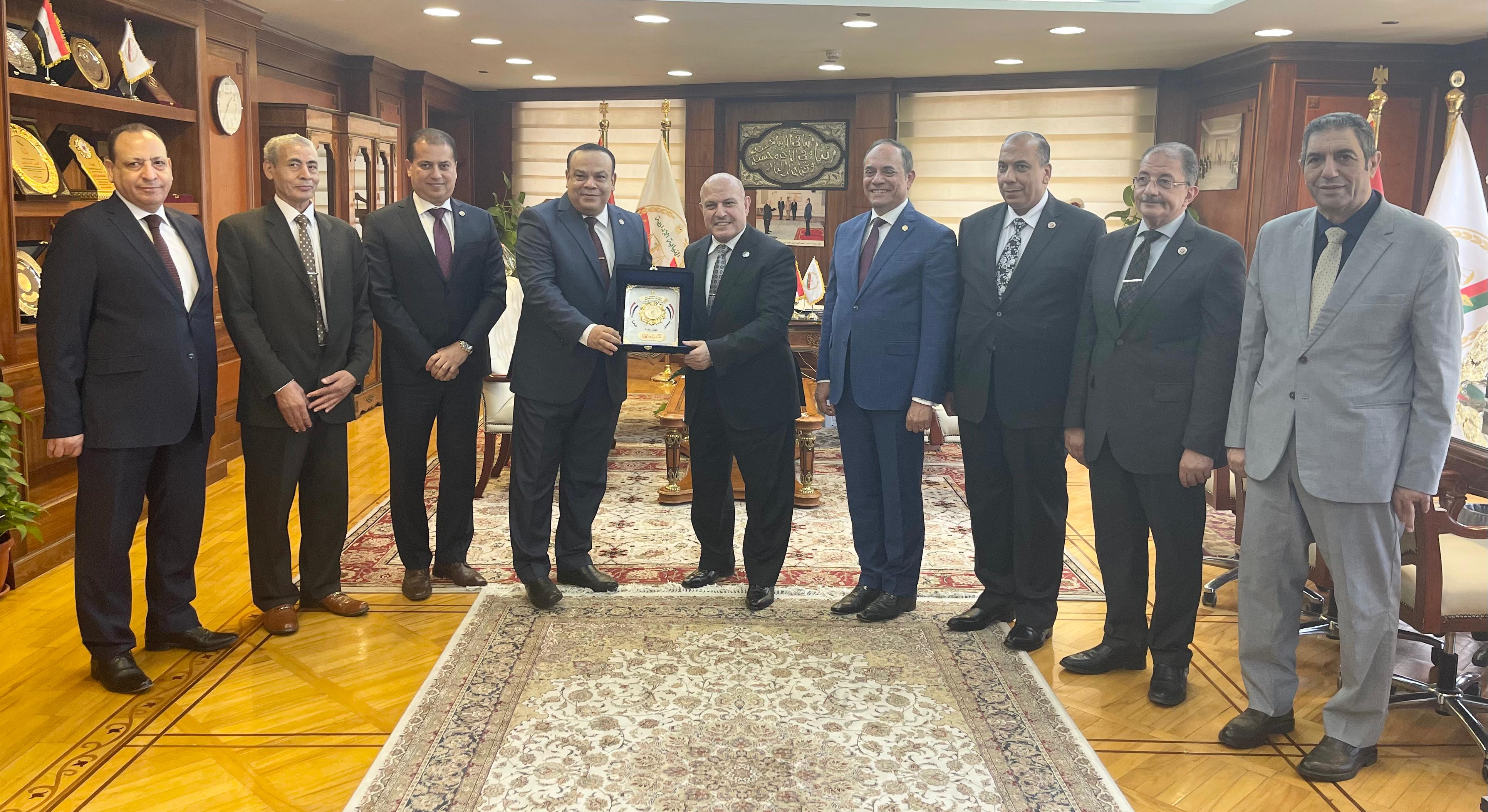 رئيس النيابة الإدارية يستقبل المستشار حازم بدوي  (4)