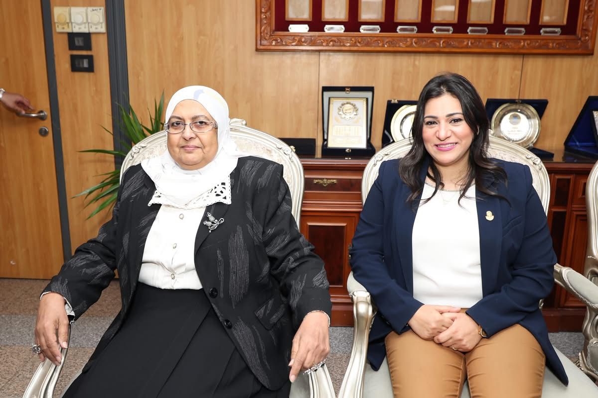 رئيسة القومي للمرأة تزور رئيس هيئة قضايا الدولة (3)