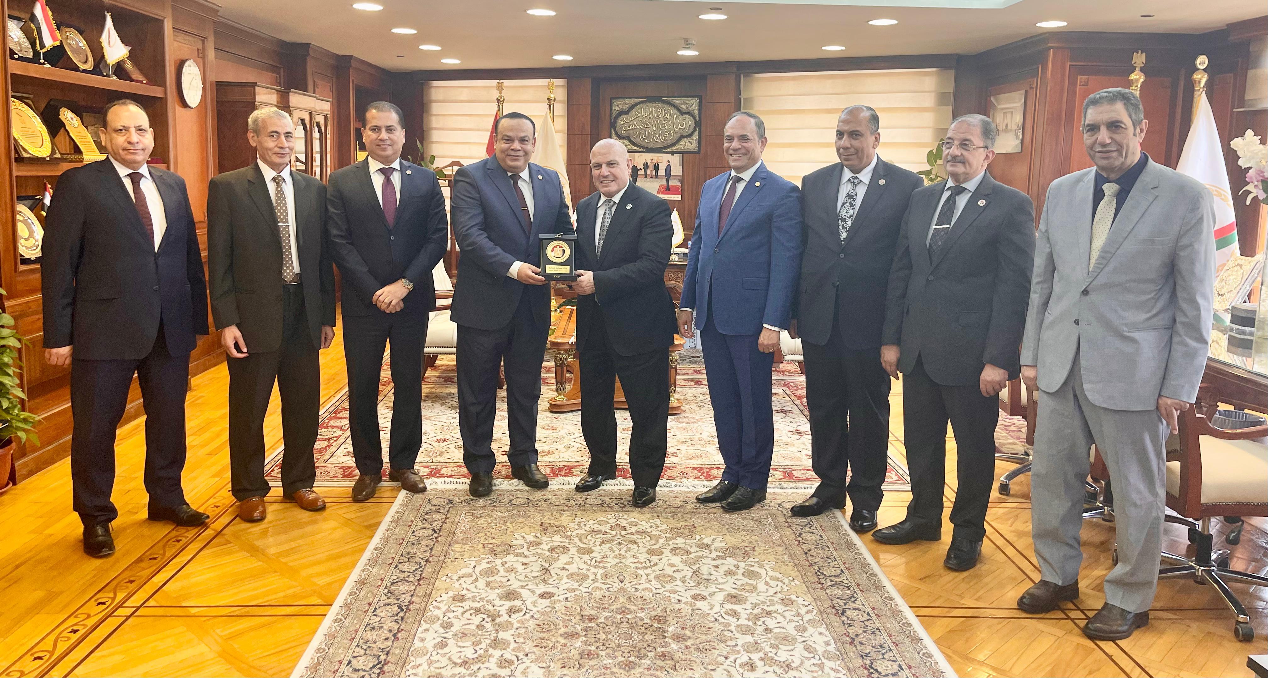 رئيس النيابة الإدارية يستقبل المستشار حازم بدوي  (1)