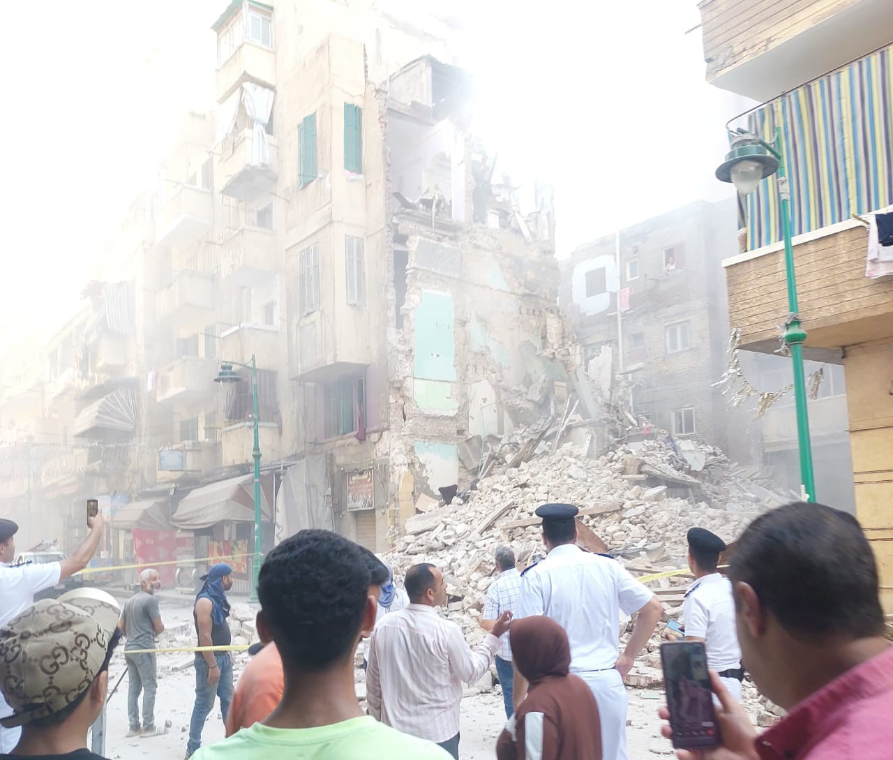 إنهيار  جزيي عقار الجمرك  في الإسكندرية