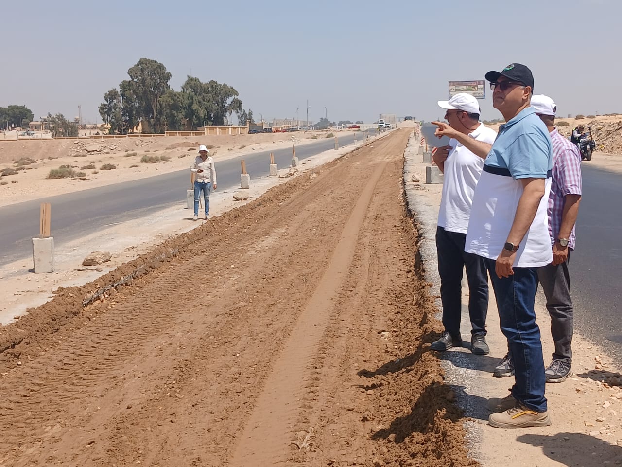 متابعة أعمال رصف طريق الخانكة السلام