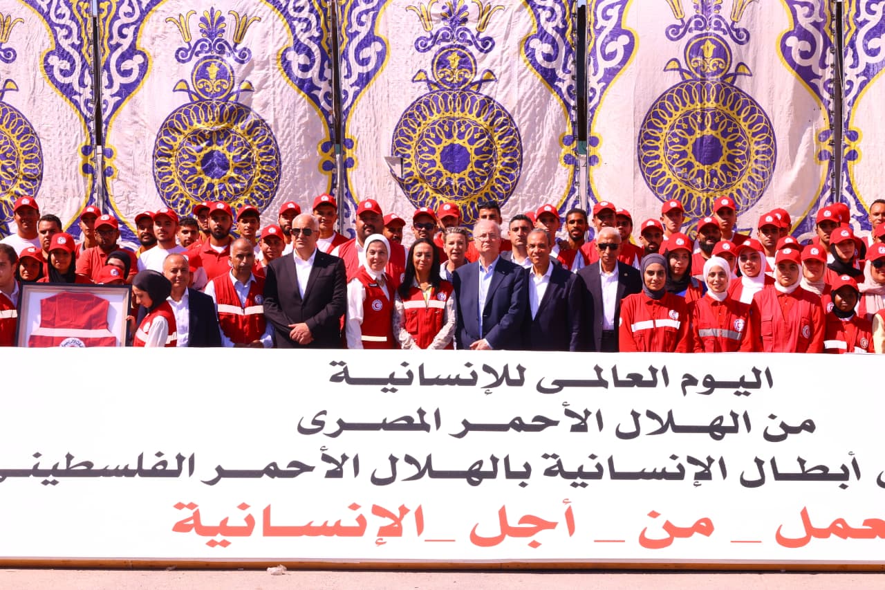 وزيرا التضامن والخارجية يصطحبان رئيس وزراء فلسطين لزيارة المركز اللوجستي للهلال الأحمر