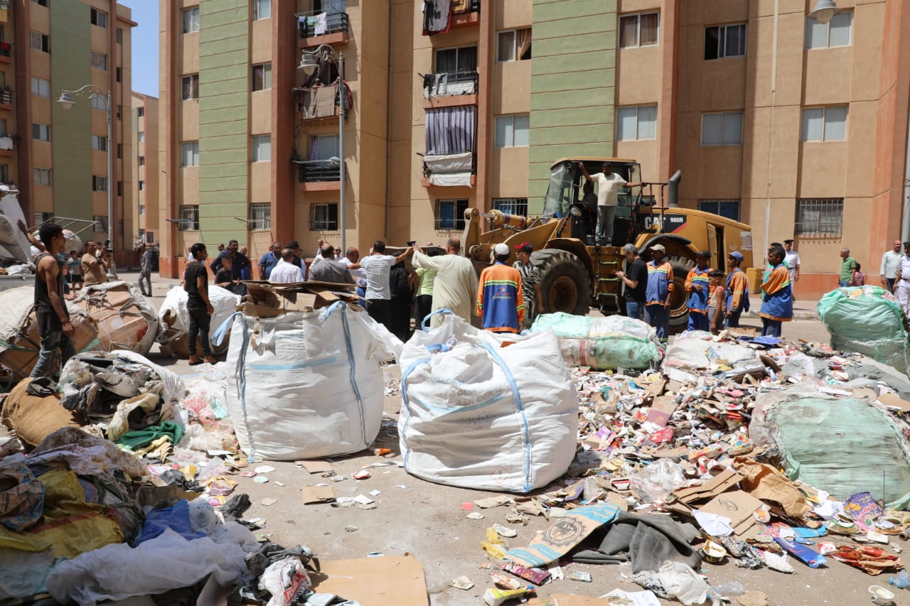 فرز المخلفات بالشوارع