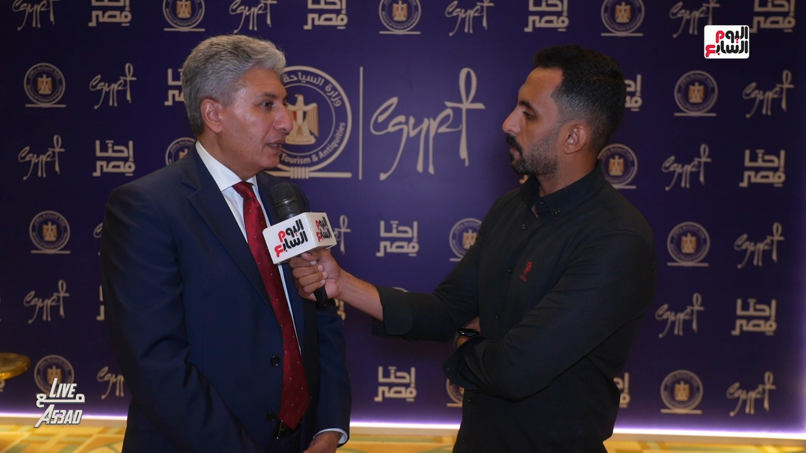 وزير السياحة والآثار شريف فتحي والزميل محمد أسعد خلال اللقاء (2)