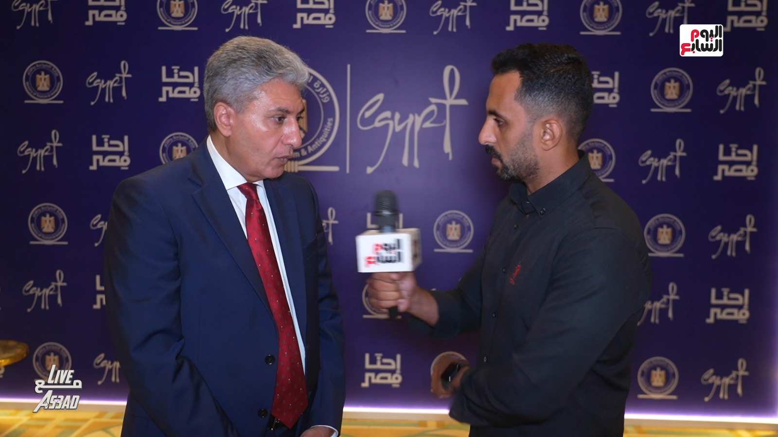 وزير السياحة والآثار شريف فتحي والزميل محمد أسعد خلال اللقاء (3)