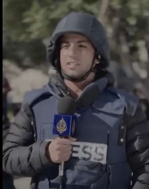 أنس الشريف خلال تغطيته للحرب داخل غزة