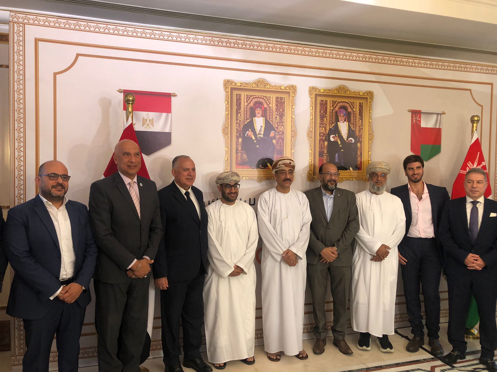 سفير سلطنة عمان مع رؤساء الشركات