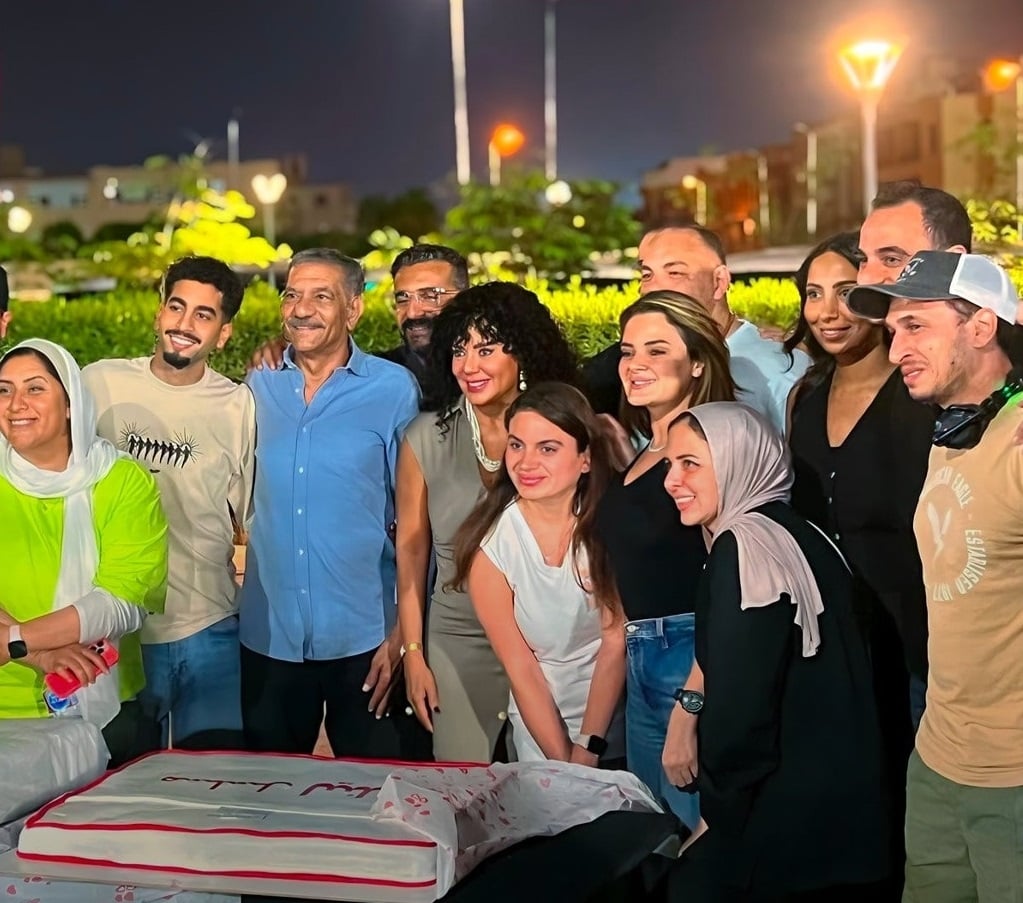 اسرة مسلسل لينك تحتفل بانطلاق التصوير