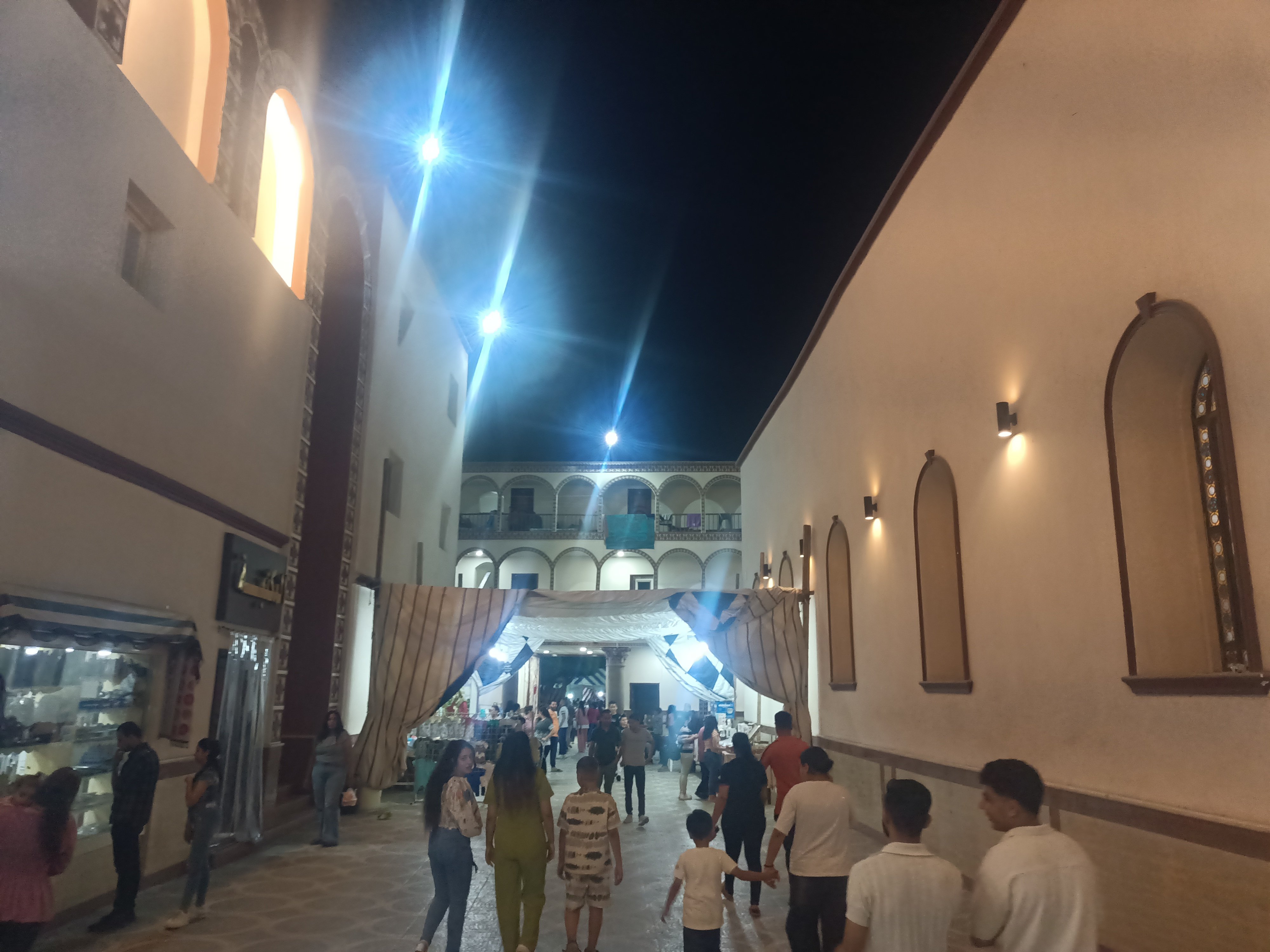 الاجواء  داخل دير  السيدة العذراء