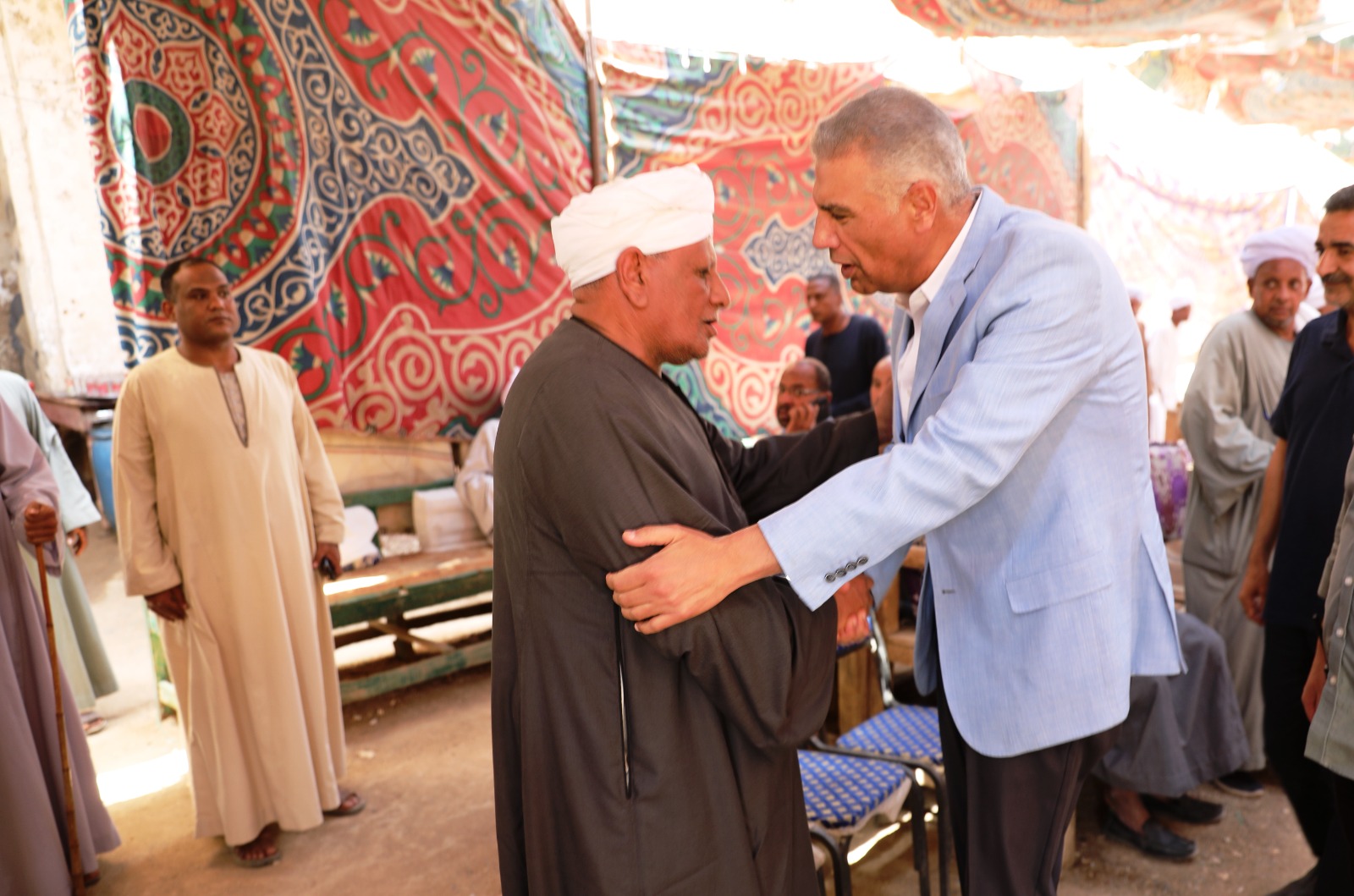 محافظ أسوان يقدم واجب العزاء محافظ أسوان يقدم واجب العزاء