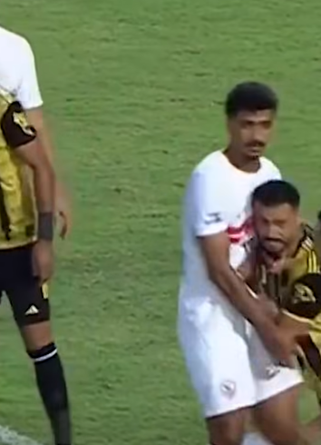 لاعب المقاولون يدفع حسام عبد المجيد