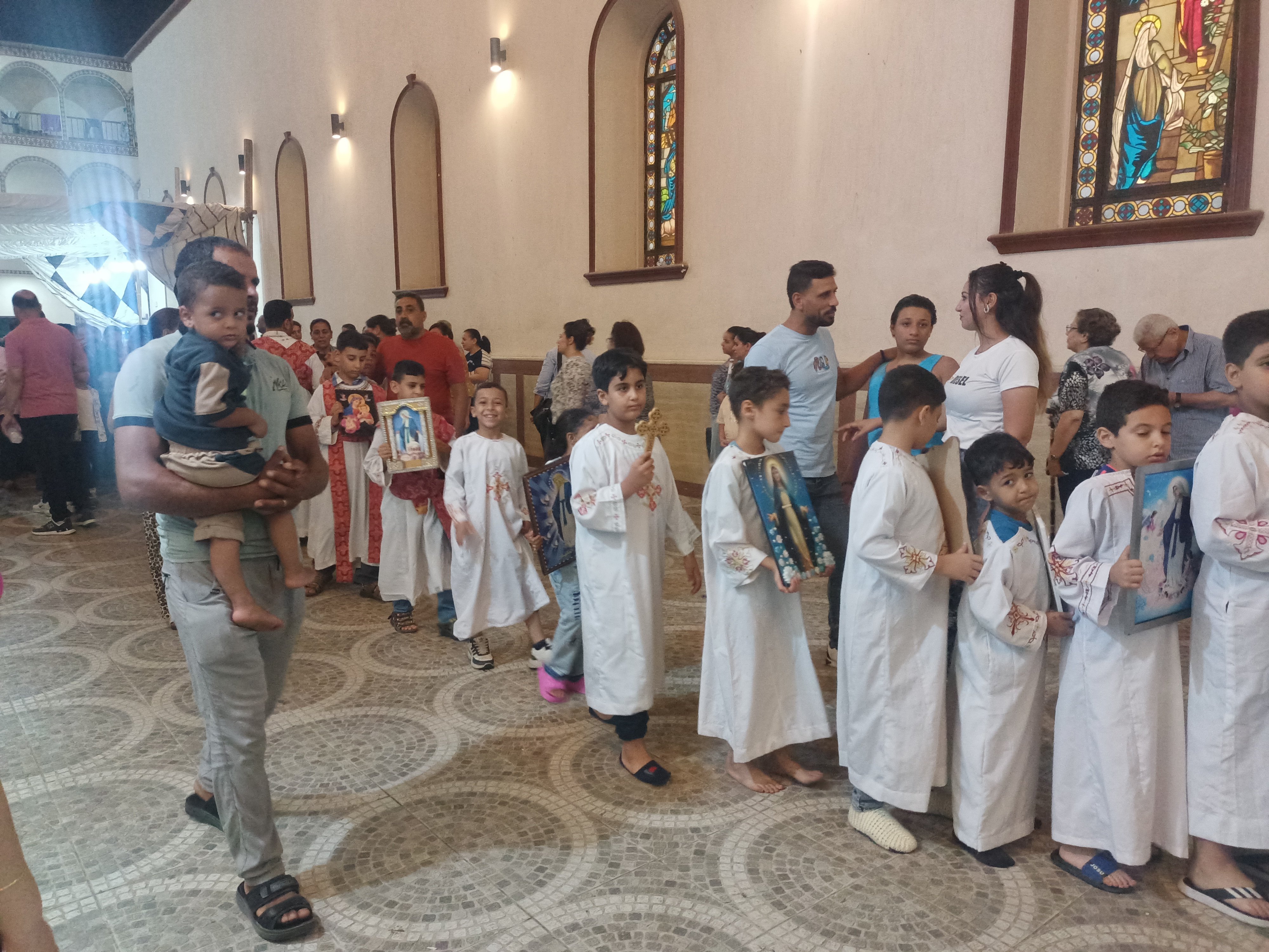 الاطفال يحرصون على المشاركه
