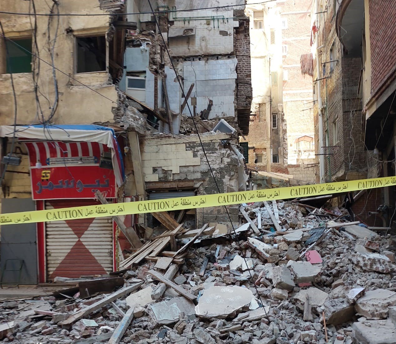 323670-انهيار-بعقار-في-الجمرك--الاسكندرية