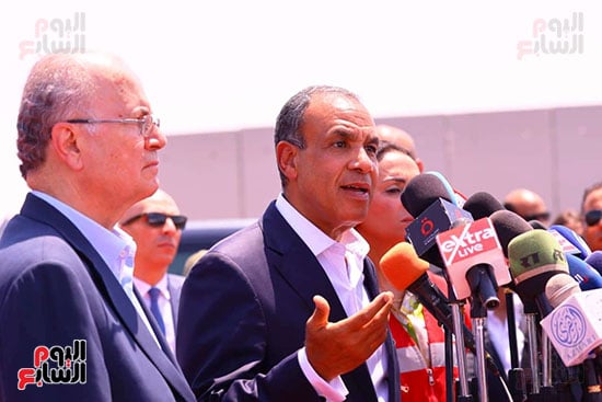 بدر عبد العاطى يجيب على اسئلة الصحفيين