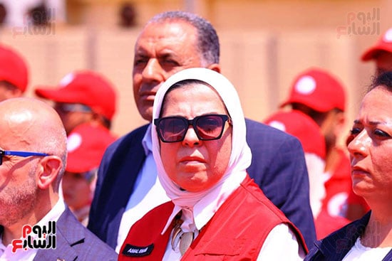 الوفد المشارك خلال زياره وزير الخارجيه لمعبر رفح